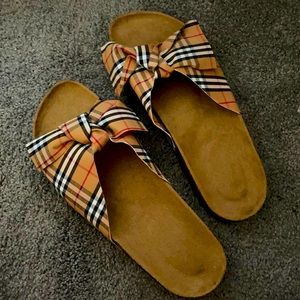 Plaid bow slides